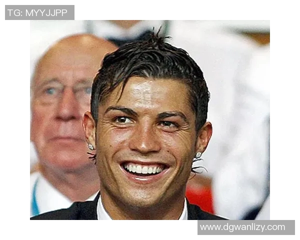 足球明星独特发型大揭秘各类创意图案一网打尽 足球明星独特发型大揭秘各类创意图案一网打尽