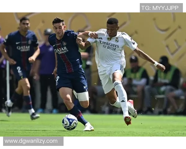 足球明星起球瞬间背后的故事与精彩花絮揭秘