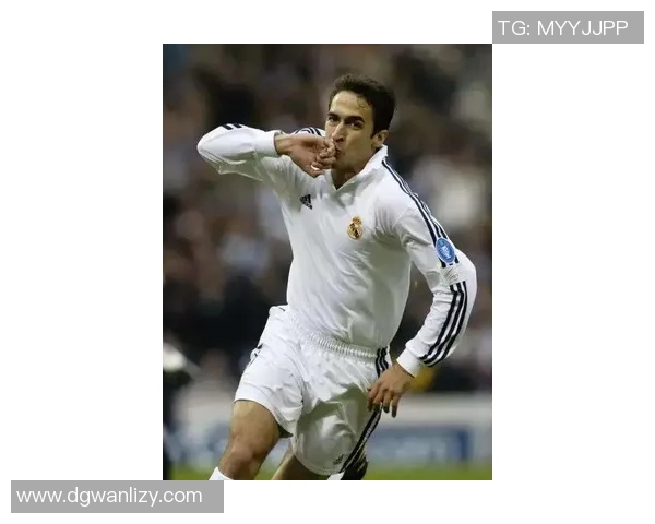 足球明星球衣四号传奇人物的辉煌历程与影响力解析